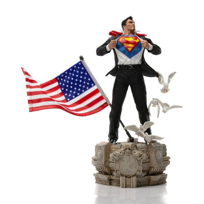 DC COMICS - CLARK KENT DELUXE ART SCALE 1/10 STATUE BY IRON STUDIOS